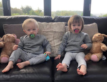 Load image into Gallery viewer, #TWINNING sweater