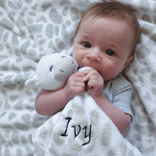 Load image into Gallery viewer, Giraffe comforter